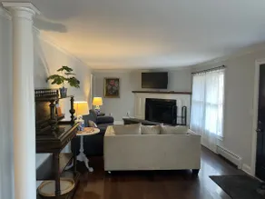 Cheerful 4 bedroom home with all the updates - Image 4