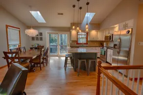 Woodsey Beach House - Beach, Lake, Woods! - Image 4