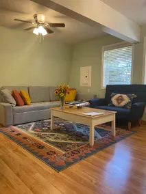 Cozy 2 Bedroom Garden Oasis Home - Image 4