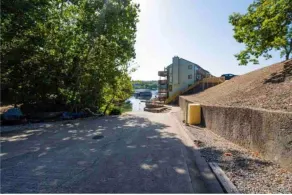 Modern water front Condo on local Horseshoe bend - Image 5