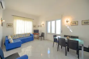 Elegant and very central apartment in a villa - Image 4