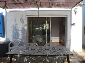 Quiet cottage in a green setting - Image 5