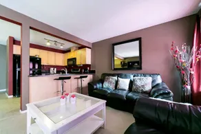 SUMMERSIDE 3 BEDROOM TOWNHOUSE WITH FREE PARKING - Image 3
