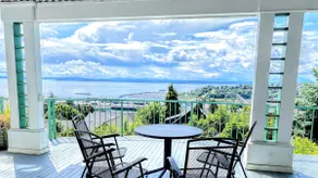 Stunning Views & Sunset Deck | Near Climate Pledge - Image 2