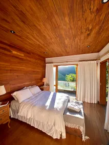 Mountain hideaway with spectacular views - Image 4