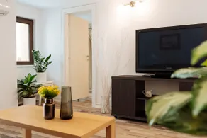 Lovely house and courtyard in city center - Image 2