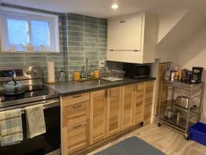 Beautiful Upper Beaches Area Bungalow With Parking - Image 5