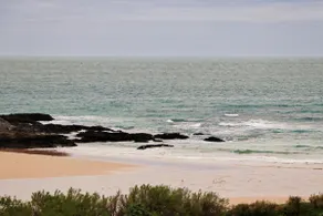 Beachside apartment, sea views - Image 2