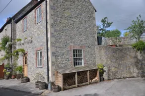 Stunning cottage located down a quiet country lane - Image 2