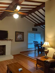 s1. Beautiful home in historic Scottsboro w/ pool - Image 3