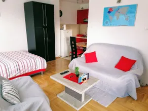 Good Host - Image 4