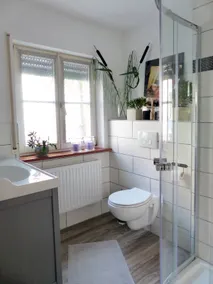 Apartment with bathroom & single kitchen + garden use - Image 3