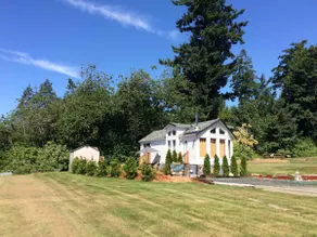 Hot tub & Trails Nearby ~ Coastal Cottage Sooke - Image 2