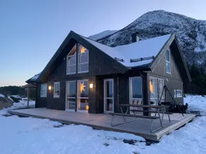 Cozy cabin by the Storhavet and Midsundtrappene - Image 4