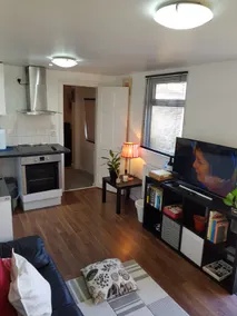 Cosy London holiday Home (Near O2 arena) - Image 3