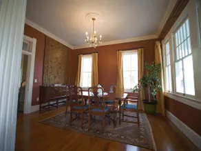 Lovely Folk Victorian Cottage in Historic District - Image 2