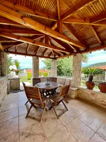 Maisonette with Sea View & Pool - Image 4