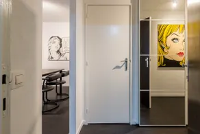 Modern pop-art apartment with parking - Image 5
