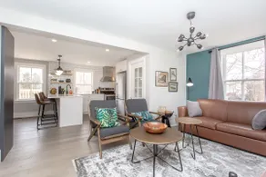 UPSCALE DOWNTOWN CHARM BY SHAW HIGH QUALITY BEDS - Image 2