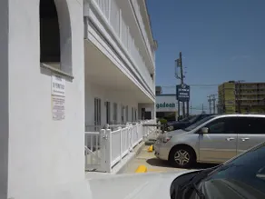 Seashore Getaway - Image 3