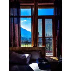 Mountainshack Riverside Stay & Cafe - Image 2