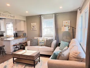 Charming-N-Cozy East Hampton - Image 4
