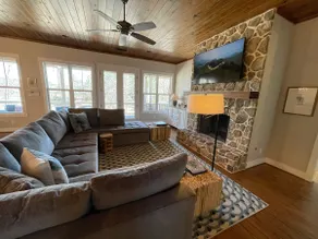 Waterfront 5-Bedroom Cabin on Lake Martin - Image 4