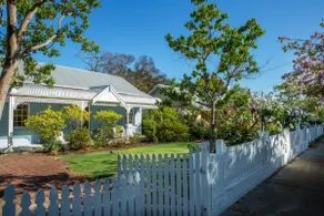 Beautiful Sanctuary with Tranquil Gardens in Perth - Image 4