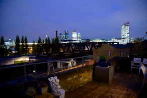 LARGE SHOREDITCH 2/DBL BED LOFT APT - Image 4