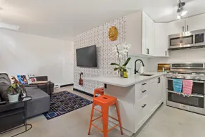 Loft-Style Residence - Private and Updated - Image 2