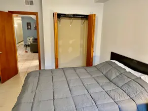 2 BR Apt, close to McCormick, IIT, free parking - Image 4