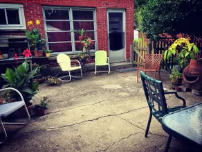 Vagabond’s Tiny Art Gallery BnB - Image 5
