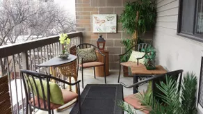 Executive Downtown Comfort with amenities galore - Image 4