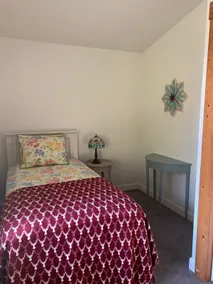 Cozy Cottage off Main Street in Grafton - Image 3