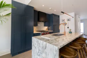 Modern House w/ Amazing Location: Hot Tub & Gym - Image 4
