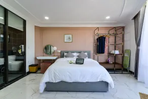 [APT 2BR Suite] – 5-Star Standard, Near Lake, Kitchen, Balcony - Image 3