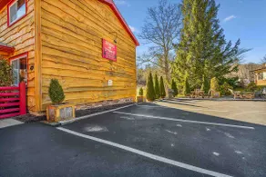 Downtown-Pets-Fenced Yard 5* - Image 4