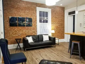 Cozy 1BR, Heart of Entertainment Center -Unit A - Image 3