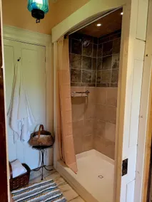 Suite on Salem - Image 5