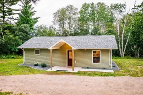 Cheerful Northwoods Getaway - Image 2