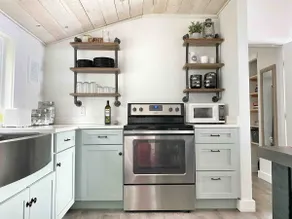 Recently renovated waterfront! Cedar Side Cottage - Image 5