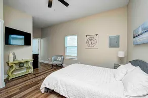 Centrally Located GEM Cozy & Close To Everything!  - Image 5