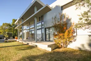 Modern Luxury House in Provence - Image 4