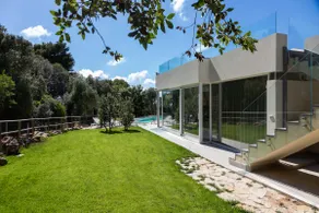 Modern villa with heated pool and sauna - Image 2