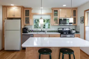 Portland Nest Guesthouse - Image 5