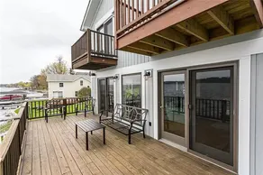 Gorgeous Lake Front House with Dock, 9 Bedroom & 4 Bathrooms - Image 5