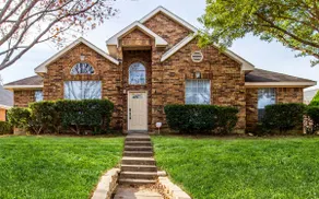 (#2016) Modern Gem 4 Bedroom house with backyard - Image 2
