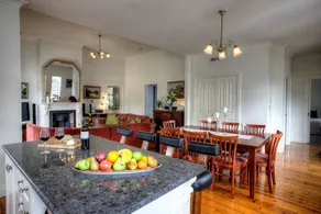 Lonsdale Palms Heritage House - an elegant getaway - Image 4