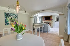 Three Trees Cottage: delightful and airy - Image 2