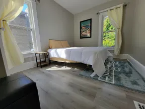 3-bedroom blocks from downtown and bayfront - Image 4